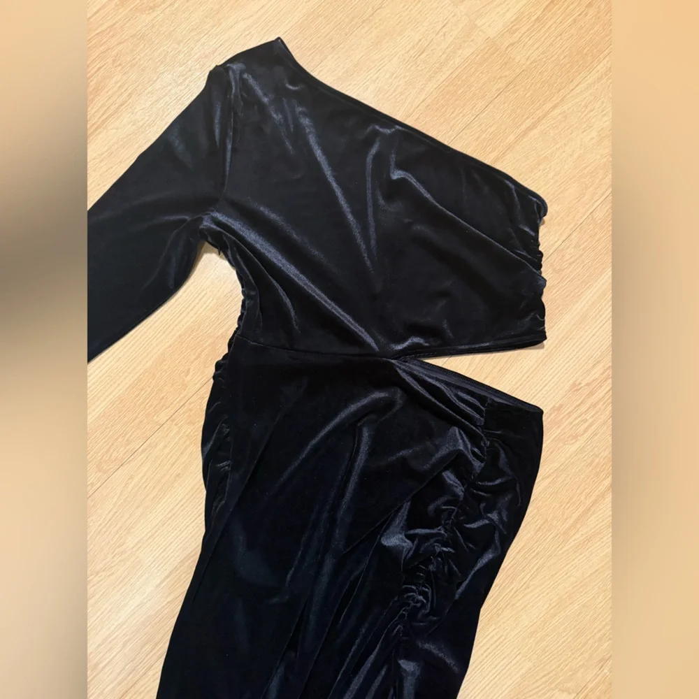 THE DROP LIA ONE SHOULDER CUT OUT VELVET MIDI DRESS NWT XL - Picture 7 of 8